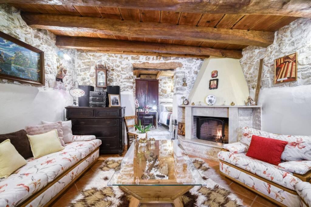 Traditional Cretan Stone House In The Center Of Crete Litos Exteriör bild