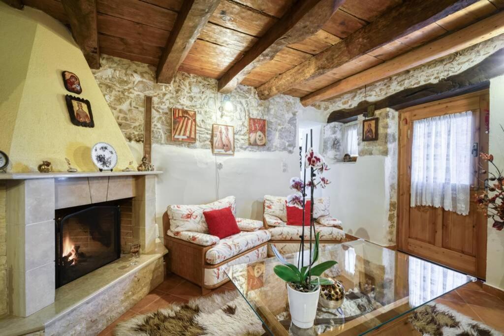 Traditional Cretan Stone House In The Center Of Crete Litos Exteriör bild