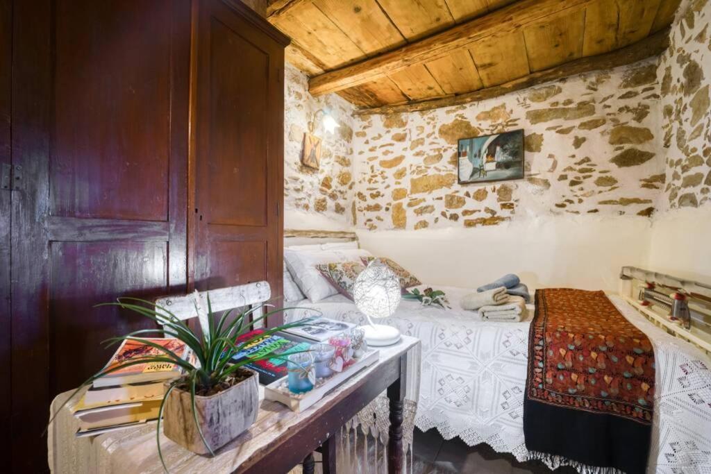Traditional Cretan Stone House In The Center Of Crete Litos Exteriör bild